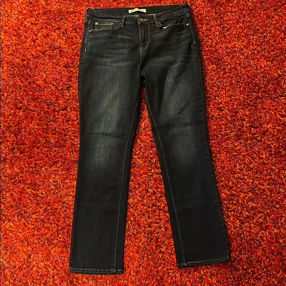 Classic Dark Wash Levi’s Signature Women's Jeans